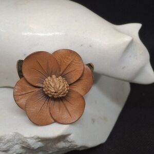 VINTAGE Midcentury Leather Flower Brooch in Warm Brown COLLECTIBLE